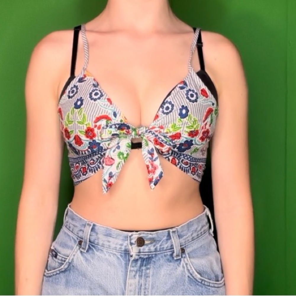 FLOWER TIE UP TOP SUPER FREAKIN CUTE